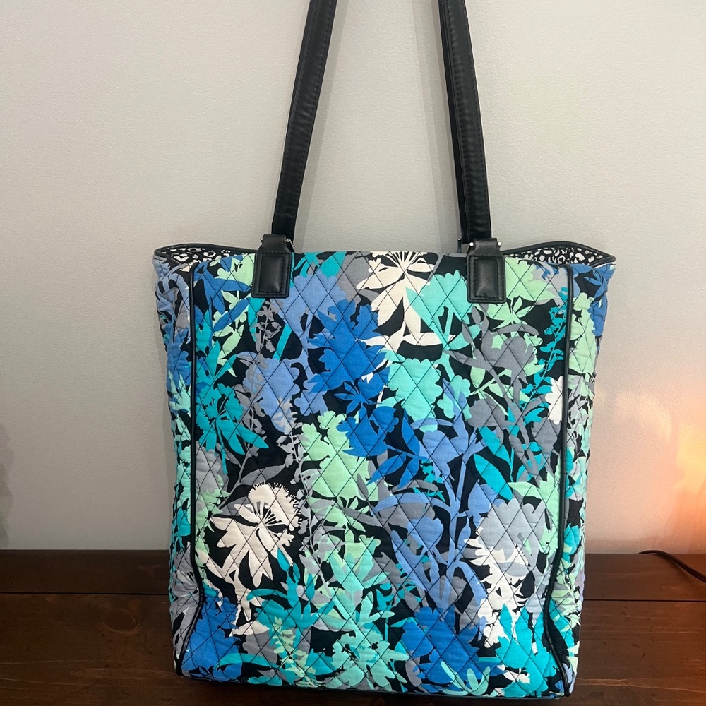 Vera Bradley Cross Town Tote Travel Commute Bag in Trimmed Camofloral Leaf EUC - Picture 5 of 7